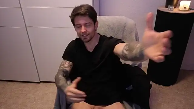 Snapshot of Mystery_Mark chatting on November 30, 2025, 6:12 pm Mystery Mark online show from November 30, 2025, 6:12 pm