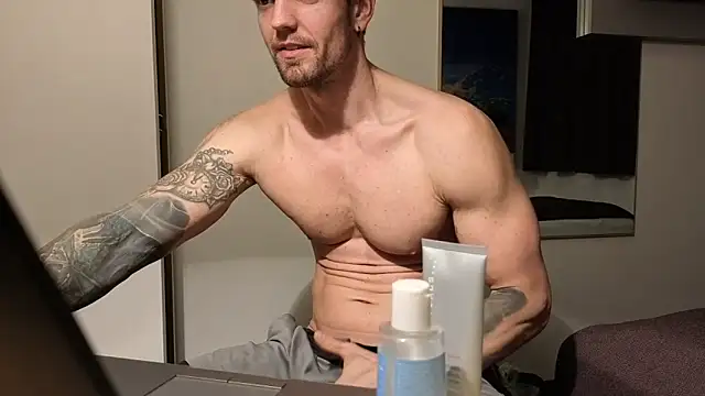 Snapshot of Mystery_Mark chatting on December 2, 2025, 7:31 pm Mystery Mark online show from December 2, 2025, 7:31 pm