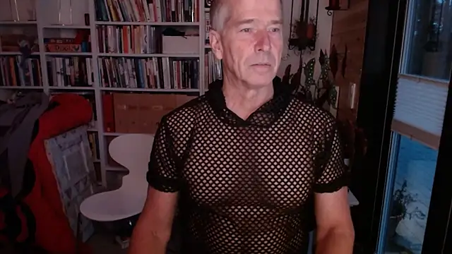 gymdaddypwrbtm online show from November 25, 2025, 6:35 am