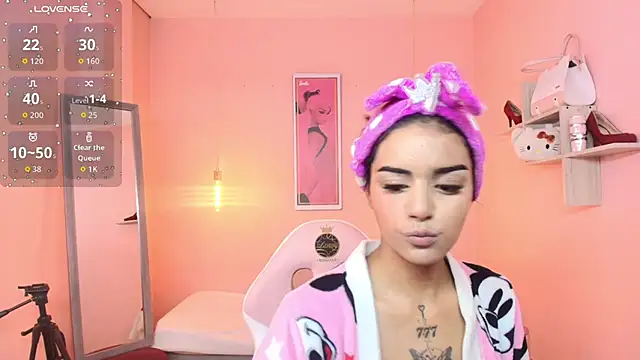 Milu carbajal x online show from December 18, 2025, 8:04 pm