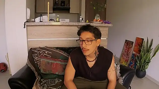 ChloeAndYan online show from November 29, 2025, 6:55 pm