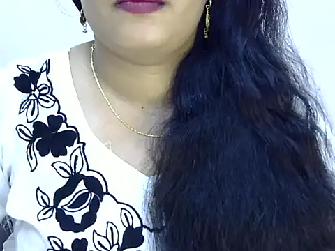 Snapshot of Muskan_Jha chatting on May 7, 2026, 2:17 am Muskan Jha online show from May 7, 2026, 2:17 am