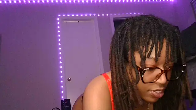 stellakobra online show from February 9, 2026, 3:32 am