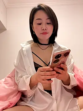 xiaoling2358 online show from December 21, 2025, 2:35 pm