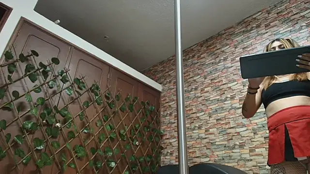 dania ch online show from November 16, 2025, 1:39 pm