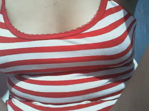 Snapshot of Monic18 chatting on November 24, 2025, 12:27 pm Monic18 online show from November 24, 2025, 12:27 pm