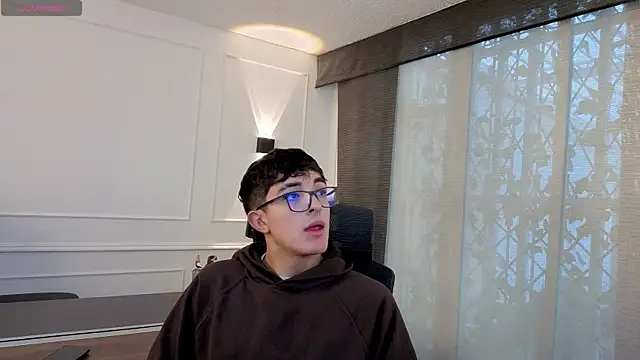 Snapshot of sayronvg chatting on November 18, 2025, 11:58 am sayronvg online show from November 18, 2025, 11:58 am