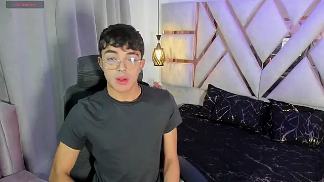 Snapshot of sayronvg chatting on November 19, 2025, 11:54 am sayronvg online show from November 19, 2025, 11:54 am