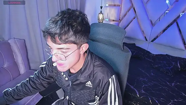 Snapshot of sayronvg chatting on November 21, 2025, 11:42 am sayronvg online show from November 21, 2025, 11:42 am