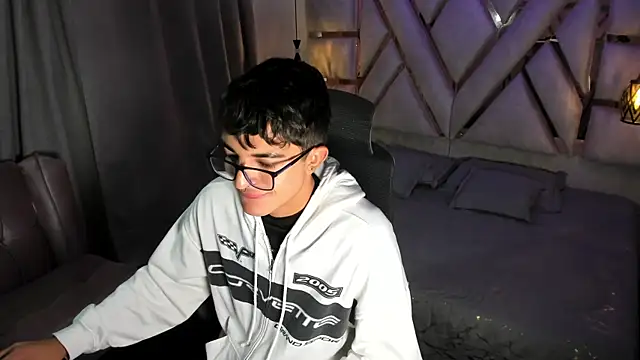 Snapshot of sayronvg chatting on November 24, 2025, 11:43 am sayronvg online show from November 24, 2025, 11:43 am