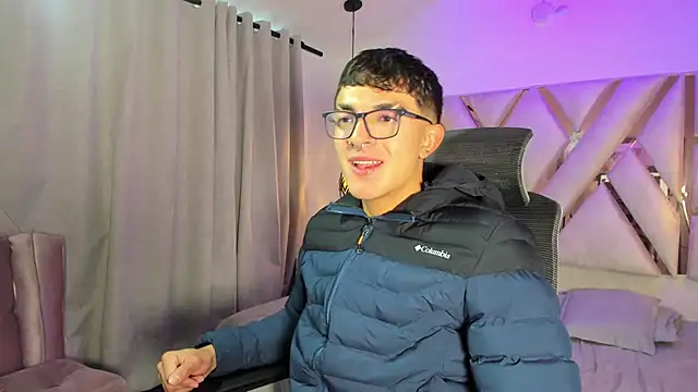 Snapshot of sayronvg chatting on November 25, 2025, 11:43 am sayronvg online show from November 25, 2025, 11:43 am