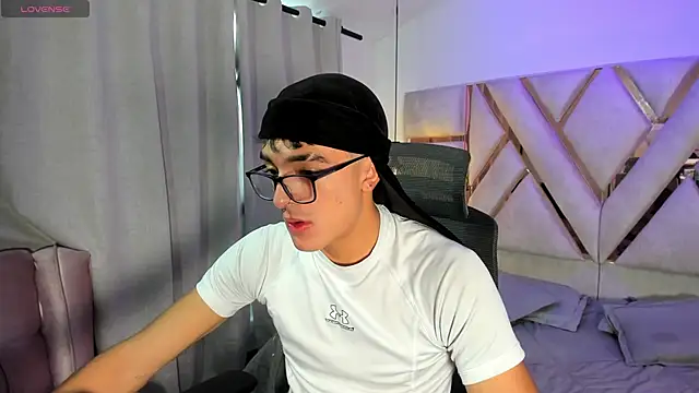 Snapshot of sayronvg chatting on November 26, 2025, 11:55 am sayronvg online show from November 26, 2025, 11:55 am