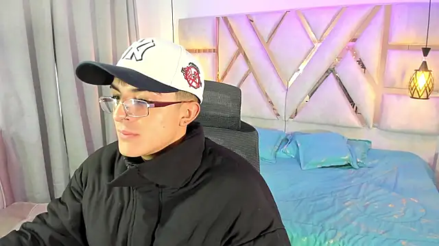 Snapshot of sayronvg chatting on December 1, 2025, 11:59 am sayronvg online show from December 1, 2025, 11:59 am