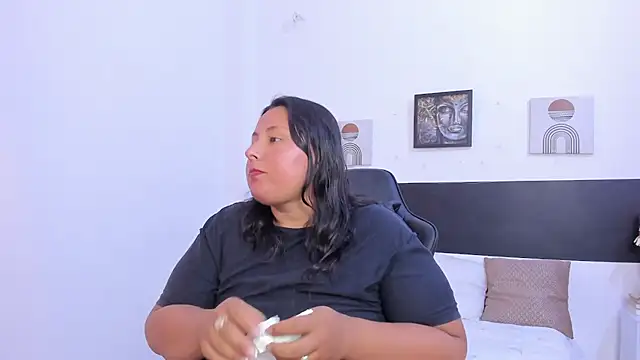 BWW-CINDY11 online show from December 1, 2025, 3:22 am