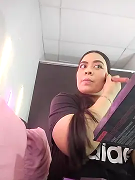 Monserrat J online show from November 30, 2025, 12:20 pm