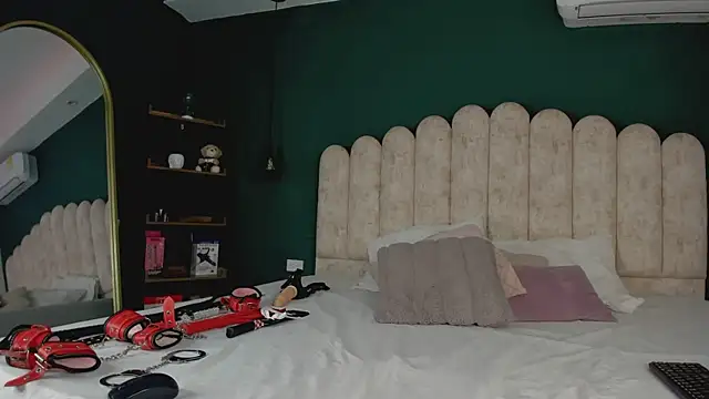 Lilith Russoo online show from January 17, 2026, 1:49 pm