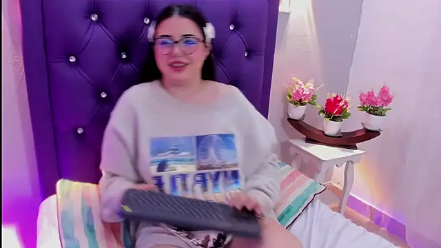 Violeta Morgan  online show from December 1, 2025, 12:43 pm