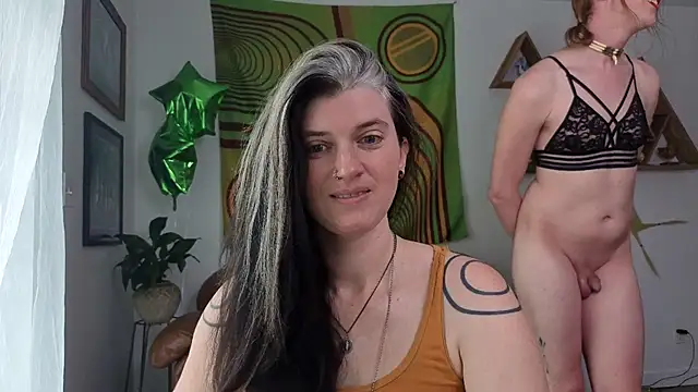 Snapshot of bruisedblossoms chatting on April 21, 2026, 4:34 pm bruisedblossoms online show from April 21, 2026, 4:34 pm
