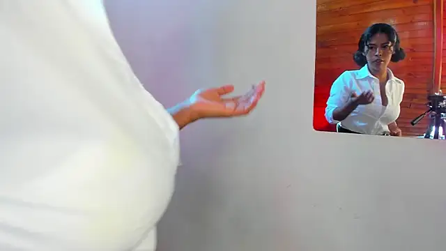 lilith sanz online show from November 29, 2025, 1:36 pm