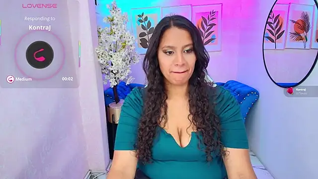 Lili rousx online show from November 26, 2025, 3:18 am