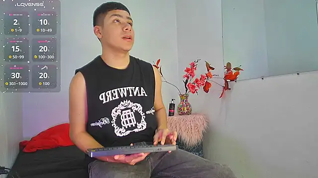 Lucastorrez01 online show from December 4, 2025, 3:16 am