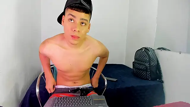 Snapshot of Lucastorrez01 chatting on July 1, 2026, 12:23 am Lucastorrez01 online show from July 1, 2026, 12:23 am