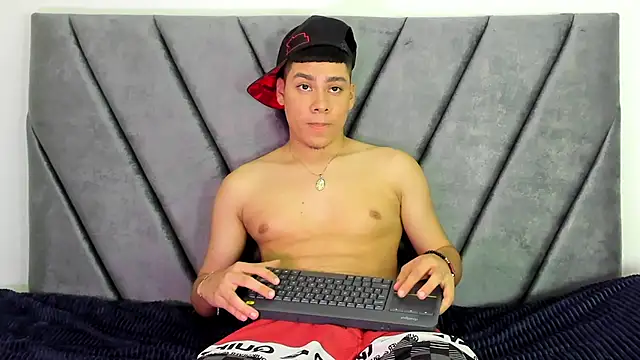 Snapshot of Lucastorrez01 chatting on July 8, 2026, 11:53 pm Lucastorrez01 online show from July 8, 2026, 11:53 pm