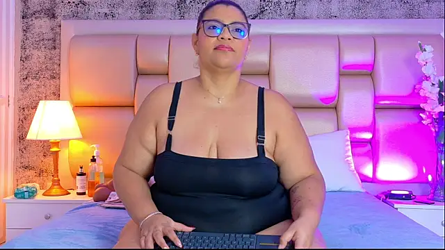 SelennaCooper online show from April 19, 2026, 11:42 am