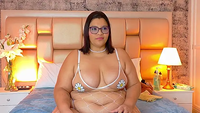 SelennaCooper online show from June 4, 2026, 12:00 pm