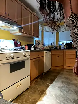 Snapshot of tsashelayamylynzy chatting on November 17, 2025, 12:05 am tsashelayamylynzy online show from November 17, 2025, 12:05 am