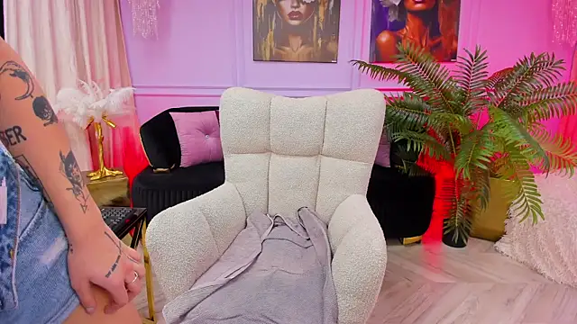 YasminWild online show from November 28, 2025, 4:48 am