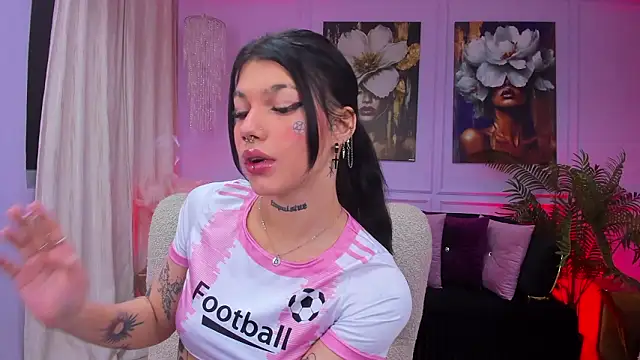 YasminWild online show from February 8, 2026, 4:27 am