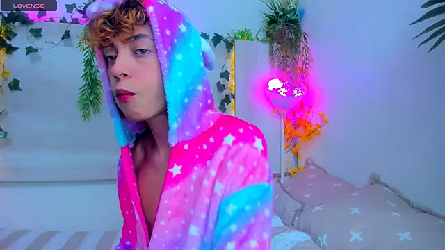 Twinkk Guy online show from November 20, 2025, 4:01 am