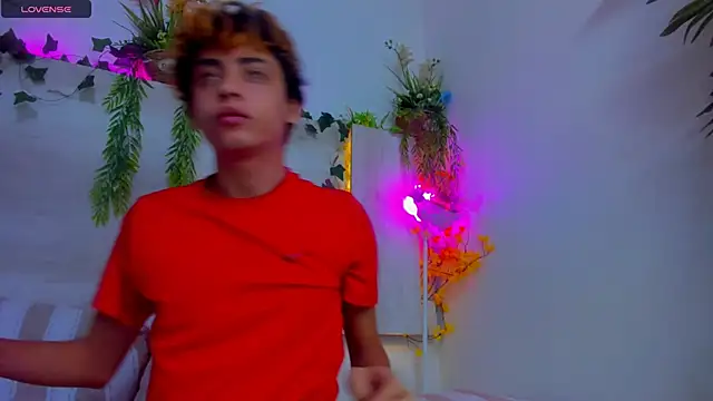 Twinkk Guy online show from November 21, 2025, 2:10 am