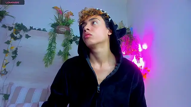 Twinkk Guy online show from November 23, 2025, 2:00 am