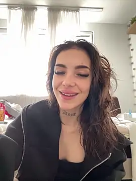 lunababy77 online show from February 15, 2026, 1:41 pm