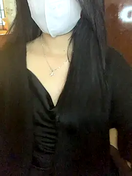 Hanni 22 online show from November 24, 2025, 8:03 am