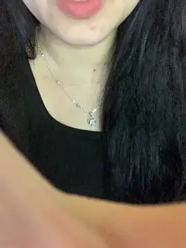 Hanni 22 online show from November 26, 2025, 4:19 pm