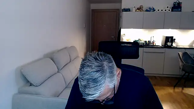 Buidapest online show from February 14, 2026, 5:32 pm