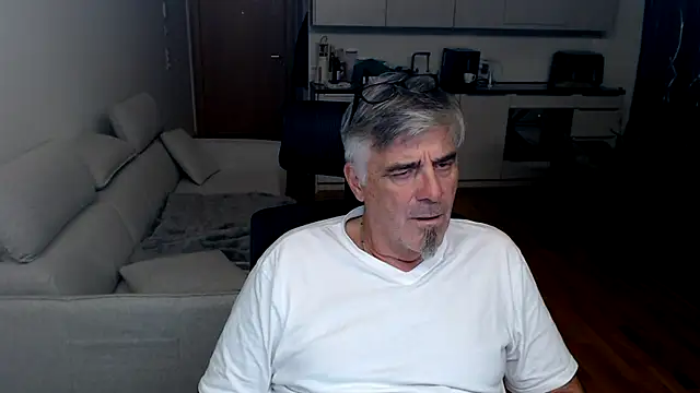 Buidapest online show from March 15, 2026, 9:21 pm