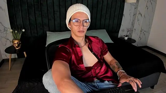 Snapshot of Brandon_starkk chatting on November 26, 2025, 11:55 am Brandon starkk online show from November 26, 2025, 11:55 am