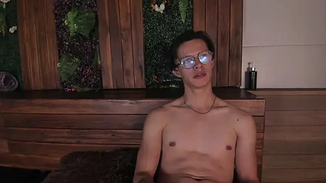 Snapshot of Brandon_starkk chatting on December 2, 2025, 12:32 pm Brandon starkk online show from December 2, 2025, 12:32 pm