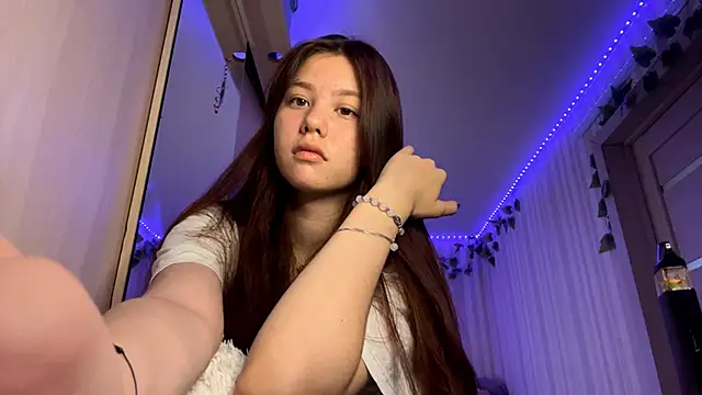 Snapshot of CutieSlim chatting on November 18, 2025, 7:35 am CutieSlim online show from November 18, 2025, 7:35 am