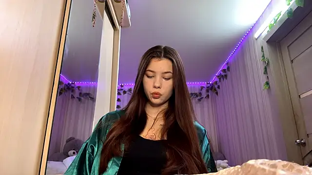 CutieSlim online show from December 4, 2025, 10:02 am