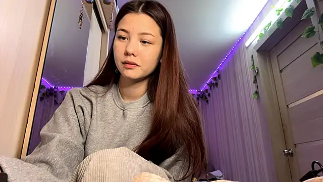 CutieSlim online show from December 15, 2025, 2:10 pm