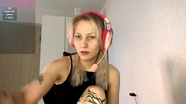 Snapshot of FoxySable chatting on November 24, 2025, 8:14 am FoxySable online show from November 24, 2025, 8:14 am