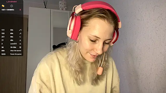 Snapshot of FoxySable chatting on November 29, 2025, 8:28 am FoxySable online show from November 29, 2025, 8:28 am