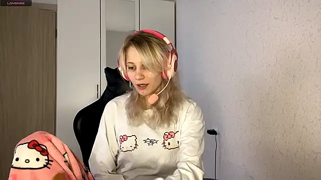 Snapshot of FoxySable chatting on November 30, 2025, 9:35 am FoxySable online show from November 30, 2025, 9:35 am