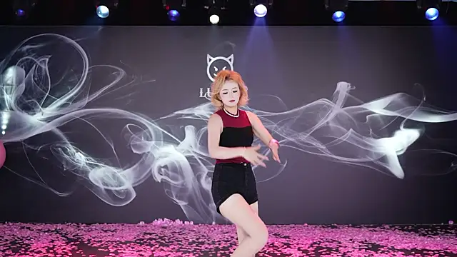 LU-909 online show from December 3, 2025, 8:12 am