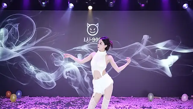 LU-909 online show from December 5, 2025, 8:12 am